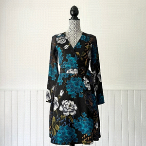 Everly Black Floral Long Sleeve Wrap Dress Size M